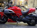 2011 Ducati Diavel, красный - вид 5