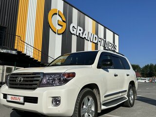 2012 Toyota Land Cruiser 200 Series Рестайлинг 1, белый, 3990000 рублей, вид 1