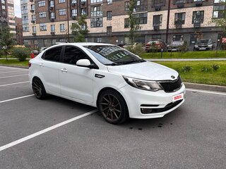 2016 Kia Rio III Рестайлинг, белый, 700000 рублей, вид 2