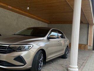 2020 Volkswagen Polo VI, бежевый, 1550000 рублей, вид 3