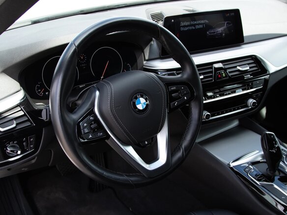 2019 BMW 5 серии 530i xDrive VII (G30/G31/G38), белый, 3750000 рублей - вид 16