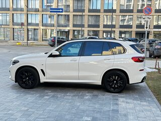 2019 BMW X5 25d IV (G05/G18), белый, 5400000 рублей, вид 5