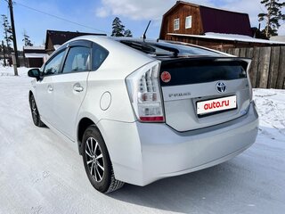 2011 Toyota Prius III (XW30), серебристый, 1600000 рублей, вид 3