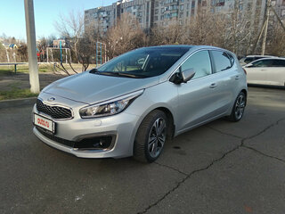2018 Kia Ceed II Рестайлинг, серебристый, 1750000 рублей, вид 1