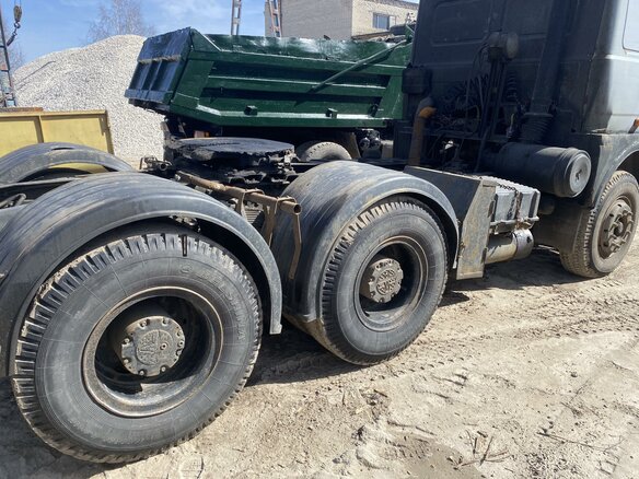 2003 МАЗ 64220, белый, 375000 рублей - вид 2