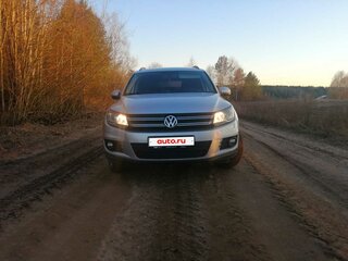 2013 Volkswagen Tiguan I Рестайлинг, серебристый, 950000 рублей, вид 1