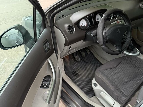 2008 Peugeot 308 I, серый, 555555 рублей - вид 5