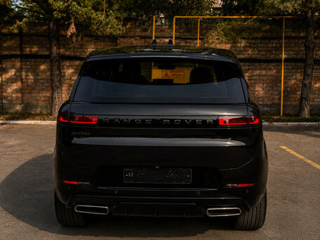 2026 Land Rover Range Rover Sport P400 MHEV III, чёрный, 18700000 рублей, вид 4