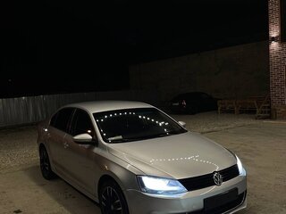 2013 Volkswagen Jetta VI, серебристый, 990000 рублей, вид 1