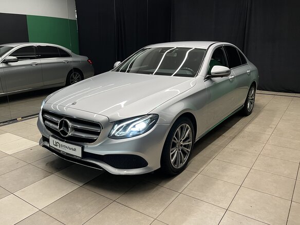 2017 Mercedes-Benz E-Класс 200 V (W213, S213, C238), серебристый, 2790000 рублей - вид 2