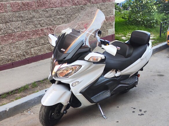 2013 Suzuki Burgman (SkyWave) 650, белый, 720000 рублей - вид 3