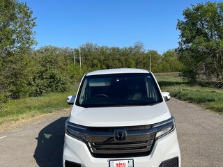 2019 Honda Stepwgn Spada V Рестайлинг, белый, 2610000 рублей, вид 3
