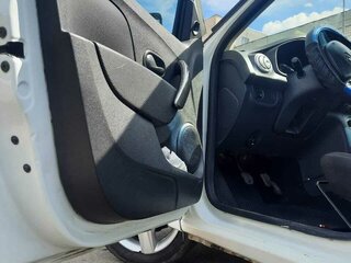 2017 Renault Logan II, белый, 400000 рублей, вид 4