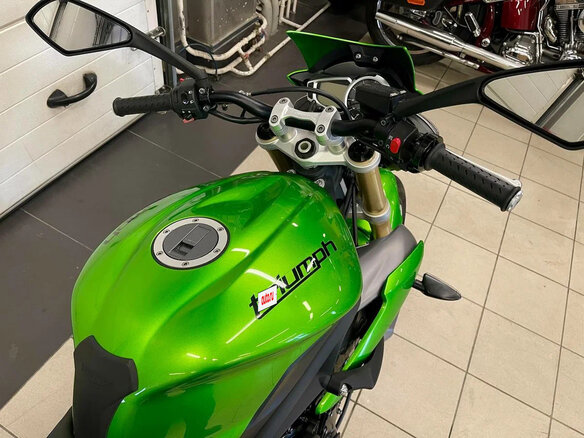 2013 Triumph Speed Triple, зелёный, 700000 рублей - вид 4