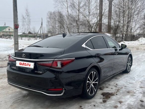2019 Lexus ES 250 VII, чёрный, 4250000 рублей - вид 3