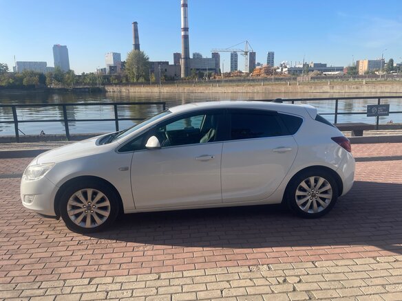 2012 Opel Astra J, белый, 650000 рублей - вид 4