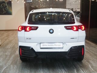 2025 BMW X2 xDrive25i II (U10), белый, 6000000 рублей, вид 4