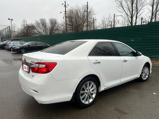 2013 Toyota Camry VII (XV50), белый, 1400000 рублей, вид 2