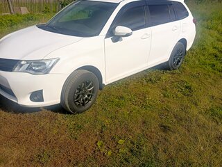 2013 Toyota Corolla Fielder XI (E160, E170, E180), белый, 1250000 рублей, вид 1