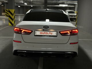 2019 Kia Optima IV Рестайлинг, белый, 1900000 рублей, вид 4
