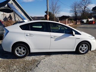 2011 Toyota Prius III (XW30), белый, 1100000 рублей, вид 2