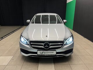 2017 Mercedes-Benz E-Класс 200 V (W213, S213, C238), серебристый, 2840000 рублей, вид 2