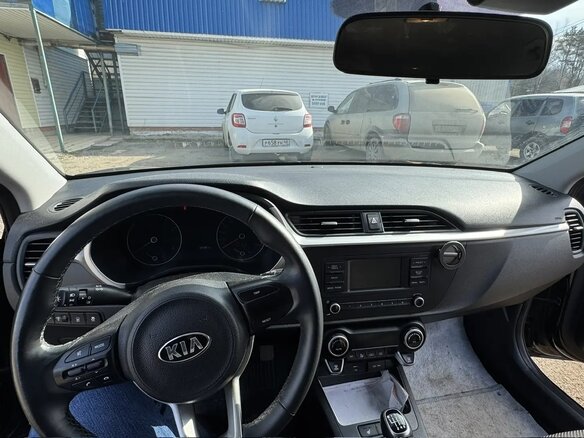 2020 Kia Rio X IV Рестайлинг, чёрный, 1500000 рублей - вид 5