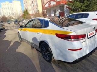 2019 Kia Optima IV Рестайлинг, белый, 900000 рублей, вид 5