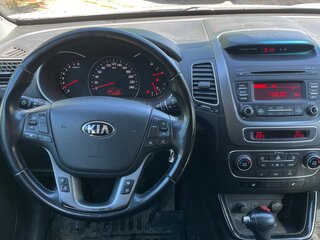 2017 Kia Sorento II Рестайлинг, белый, 1990000 рублей, вид 5
