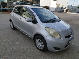 2008 Toyota Vitz II (XP90), серебристый, 630000 рублей, вид 3