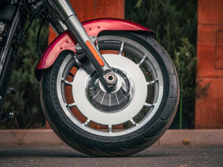 2023 Harley-Davidson Fat Boy, пурпурный, 3590000 рублей, вид 5