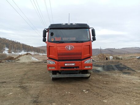 2021 FAW J6 CA3310, красный, 3600000 рублей, вид 1