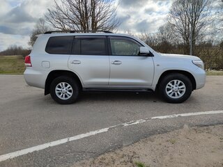 2008 Toyota Land Cruiser 200 Series, серебристый, 2650000 рублей, вид 1