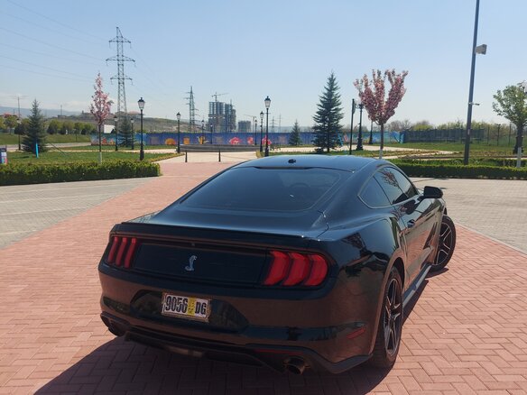 2018 Ford Mustang VI Рестайлинг, чёрный, 2650000 рублей - вид 9