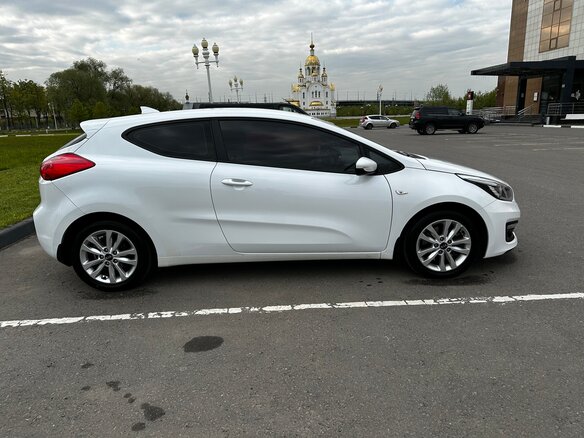 2017 Kia Ceed II Рестайлинг, белый, 1120000 рублей - вид 6
