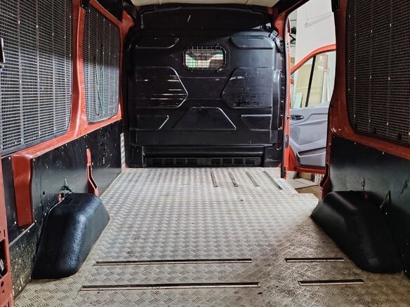 2017 Ford Transit, красный, 2600000 рублей - вид 7