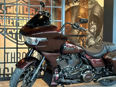 2024 Harley-Davidson CVO Road Glide, пурпурный, 6350000 рублей, вид 3