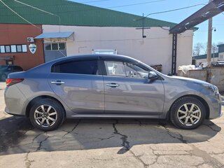 2020 Kia Rio IV Рестайлинг, серый, 1525000 рублей, вид 5