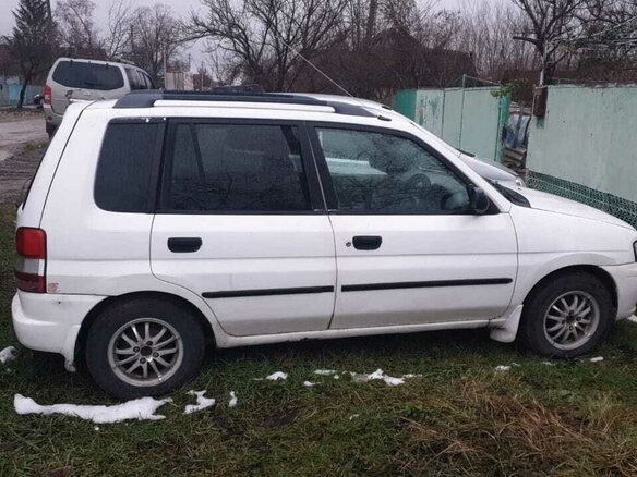 1998 Mazda Demio I (DW), белый, 145000 рублей - вид 1