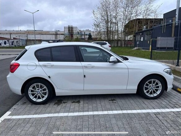 2017 BMW 1 серии 118d II (F20/F21) Рестайлинг, белый, 1700000 рублей - вид 4