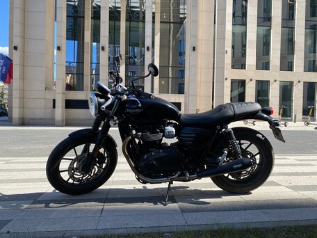 2018 Triumph Street Twin, чёрный, 695000 рублей, вид 2