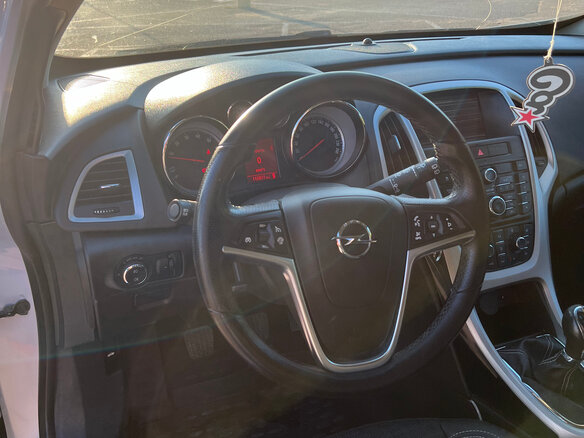 2012 Opel Astra GTC J Рестайлинг, белый, 750000 рублей - вид 20