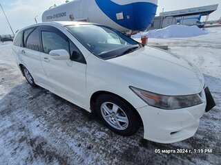 2011 Honda Stream II Рестайлинг, белый, 1200000 рублей, вид 1