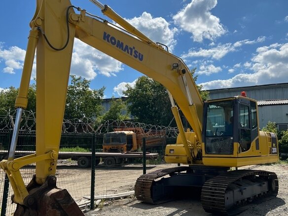 2013 Komatsu PC200-8, жёлтый, 4800000 рублей - вид 4