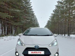 2016 Toyota Aqua I Рестайлинг, белый, 1125000 рублей, вид 1
