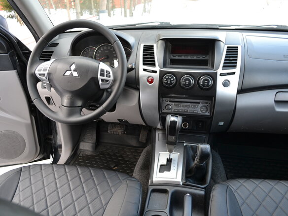 2010 Mitsubishi Pajero Sport II, чёрный - вид 12