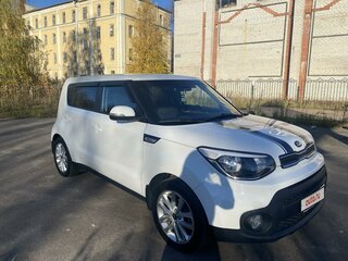 2017 Kia Soul II Рестайлинг, белый, 1300000 рублей, вид 1