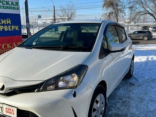 2015 Toyota Vitz III (XP130) Рестайлинг, белый, 780000 рублей, вид 3