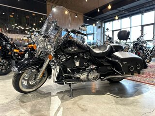 2018 Harley-Davidson Road King, чёрный, 2400000 рублей, вид 1