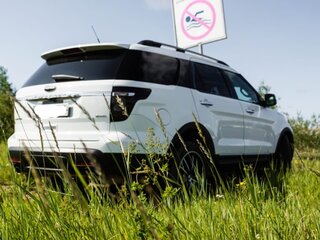 2014 Ford Explorer V, белый, 1700000 рублей, вид 2